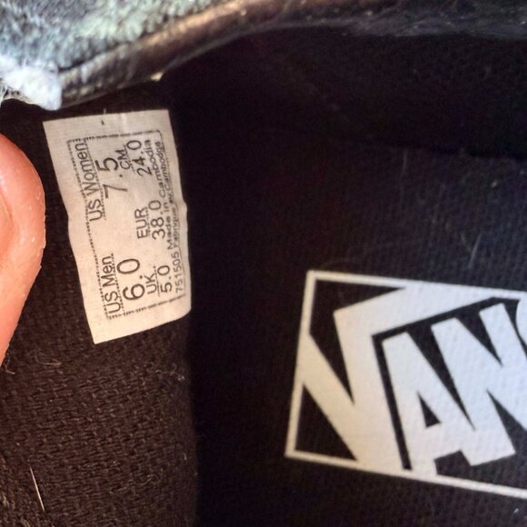 NWT Vans Old Skool Parisian Night Black Cerise Velvet Sneakers Size 7.5 - Picture 4 of 4